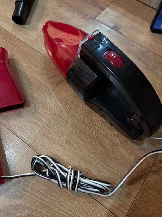 Aspirator auto + 4 accesori