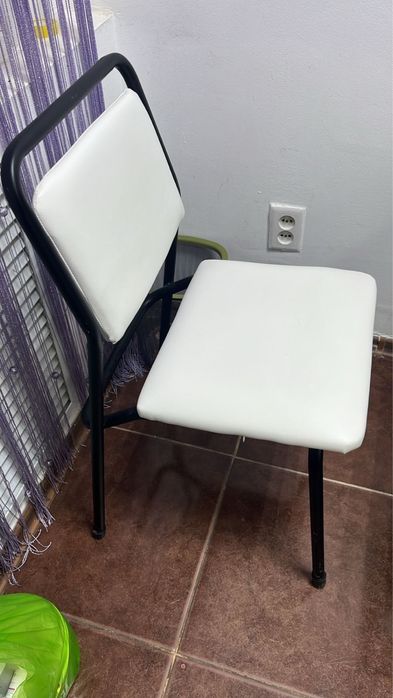 Срочно продам кушетку