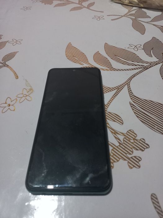 Редми телефон сатылады.