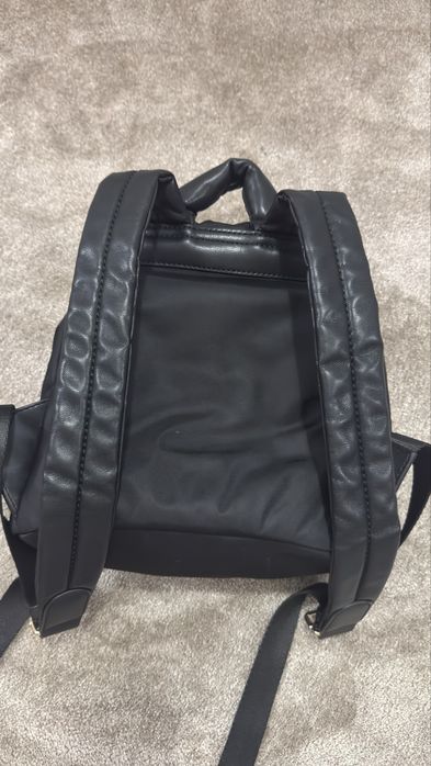 Rucsac negru marime medie Guess