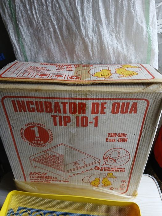 Incubator de oua scos pui.