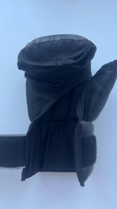 перчатки для рукопашного боя