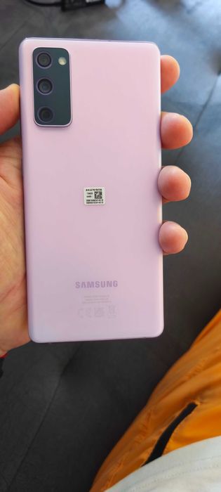 Samsung Galaxy S20 FE lavender