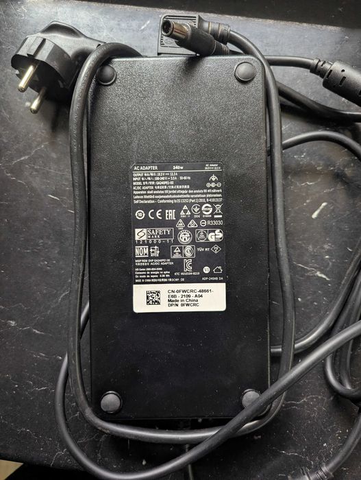 Захранващ адаптер DELL 240W