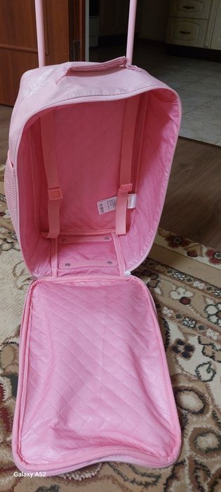 Чемодан на колёсах для девочек