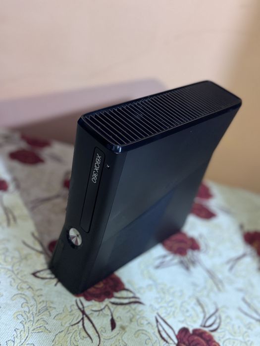 Продам XBOX 360 в идеальном состояний !