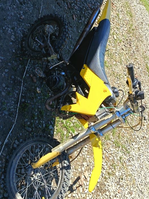 Cross de vanzare