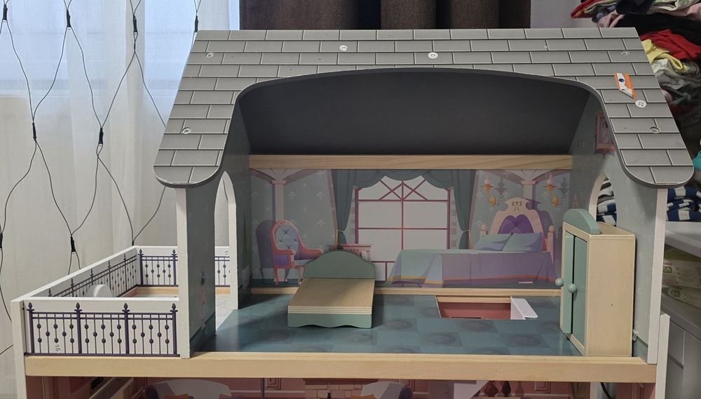 Casuta de papusi cu mobilier din lemn