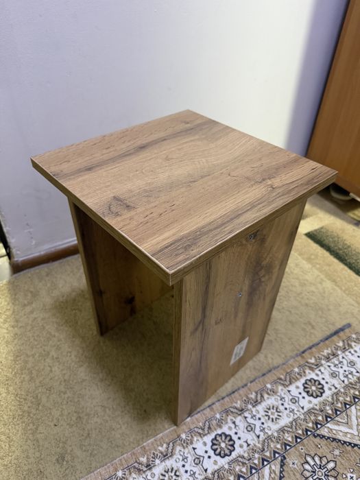 Деревянная табуретка