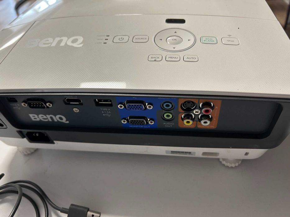 Videoproiector BenQ MW705 4000 lumeni, 13.000:1 contrast