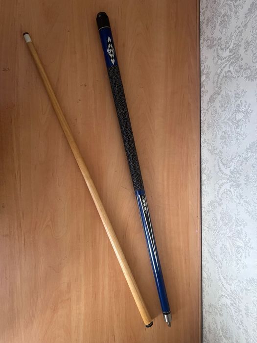 Бильярдный кий в хорошем состоянии