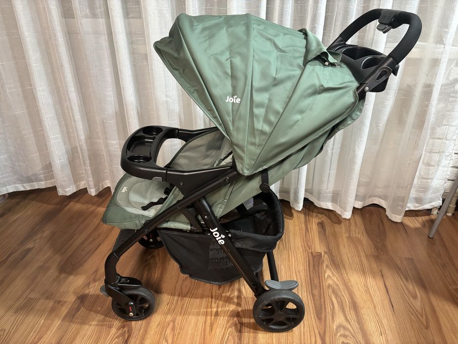 Продам Коляску фирмы Joie