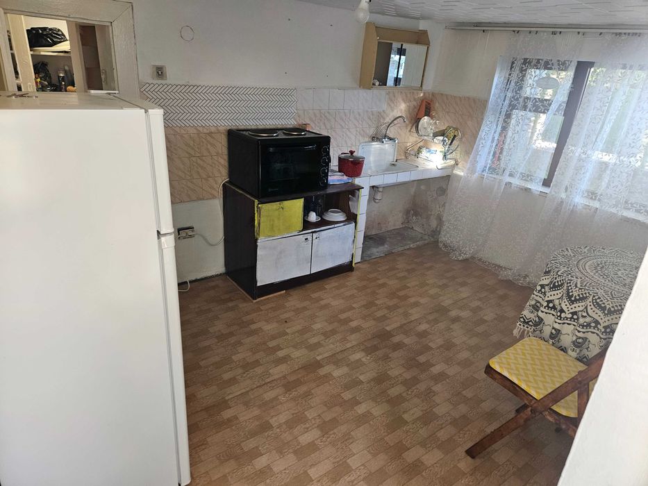 Продавам къща в с. Ценович