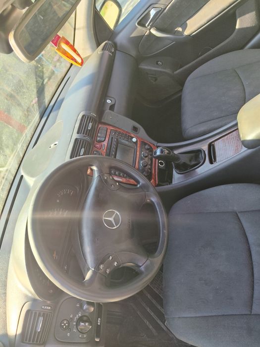 Vând sau schimb Mercedes Benz