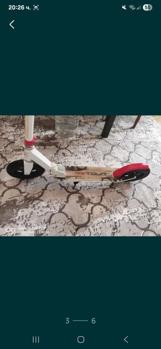 Тротинетка в бяло и червено