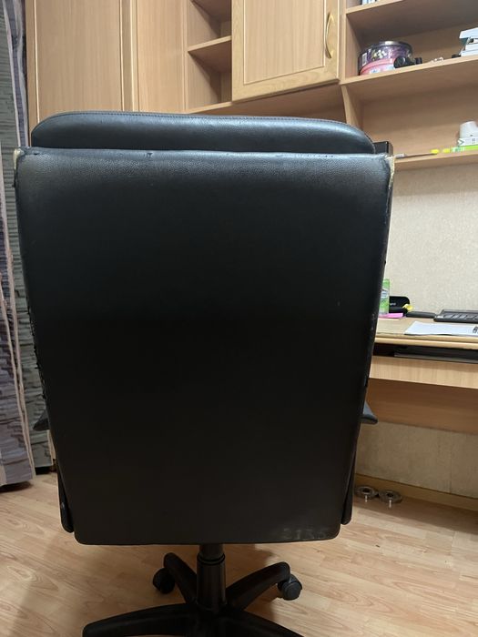 Продаю офисное кресло