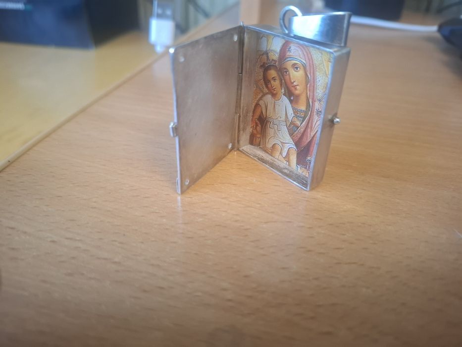 Продам  серебряную подвеску