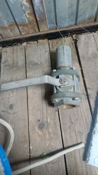 Продам бронзовй кран