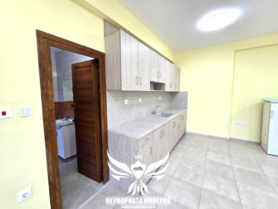 Под наем 43кв.м. 4 етаж помещение, офис студио, салон, ателие в град Асеновград топ център