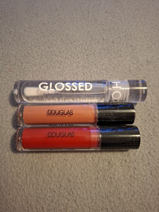 1 gloss Sephora + 2 rujuri Douglas