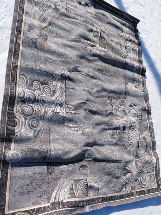 Ковры разные ,стульчики шт 5