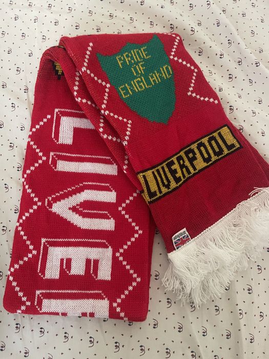 Чисто нови фенски шалове