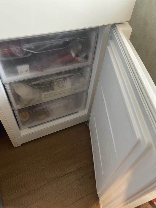 Продается холодильник Indesit