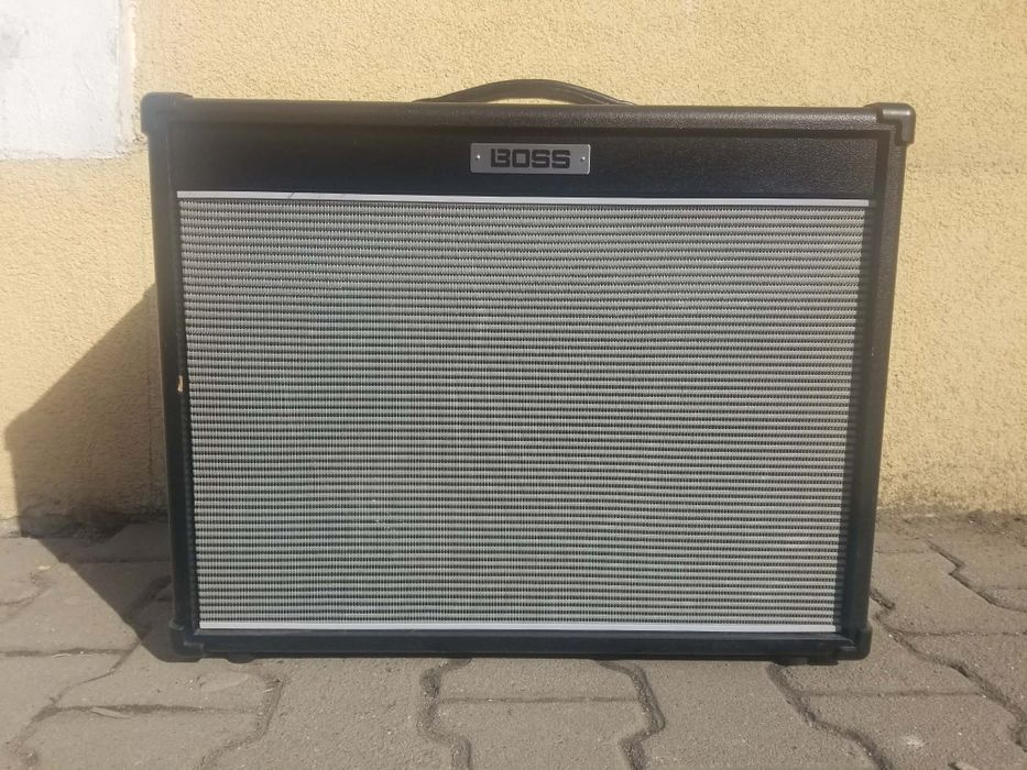 Vând amplificator Boss Nextone Artist