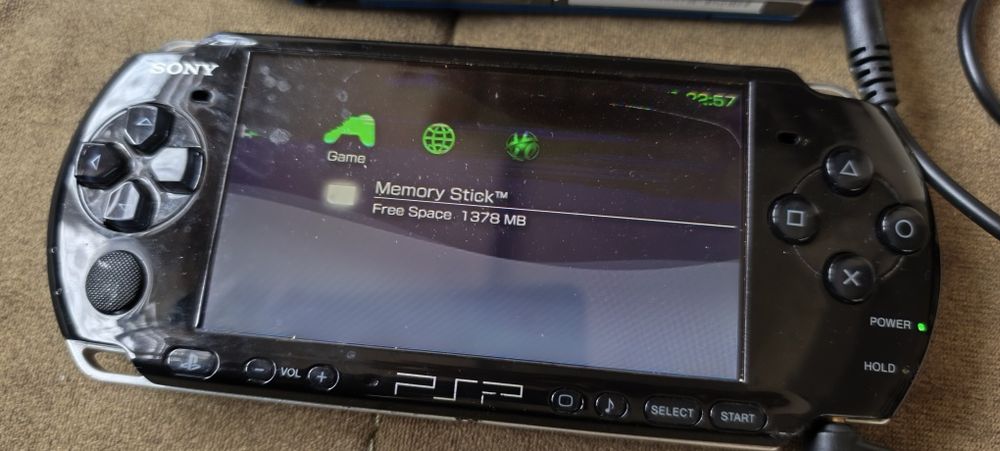 Sony PSP 1000,PSP 1001 с игри 4gb памет
Sony PSP 1000,PSP 1001 с игр