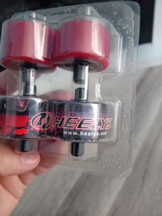 Vând set 4 roti heelys red - noi, in cutie