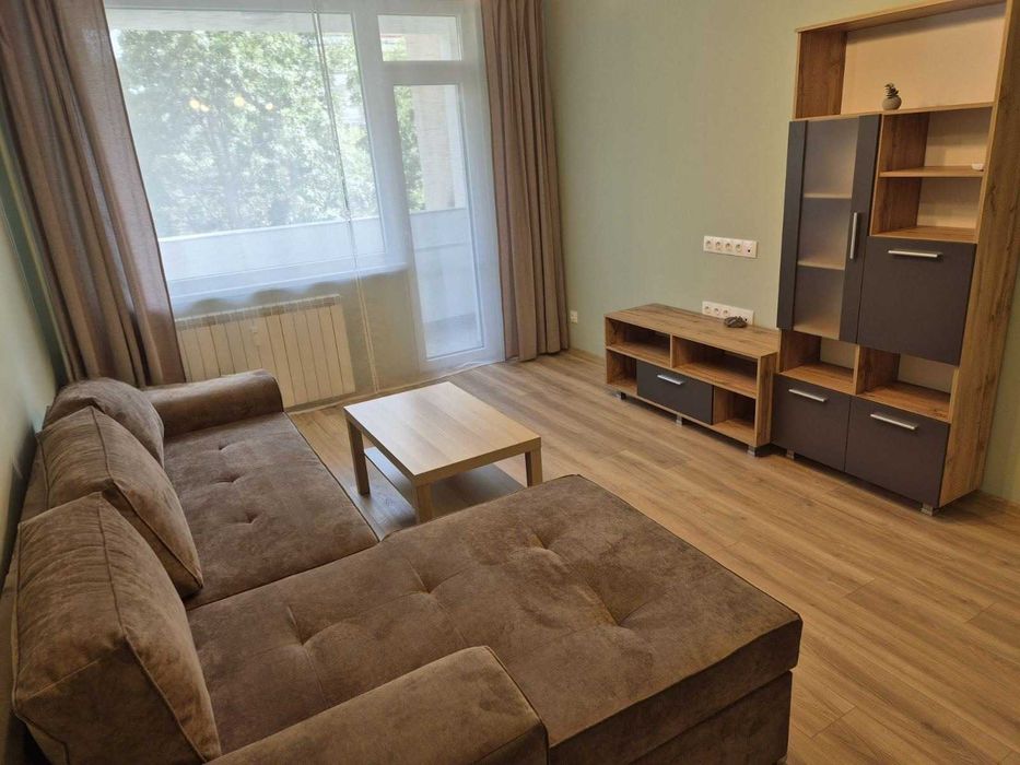 Дава се под наем Тристаен апартамент в София, Хиподрума - 80 кв.м за 612 € - Снимка #1