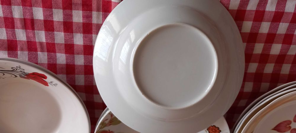Порцеланови чинии