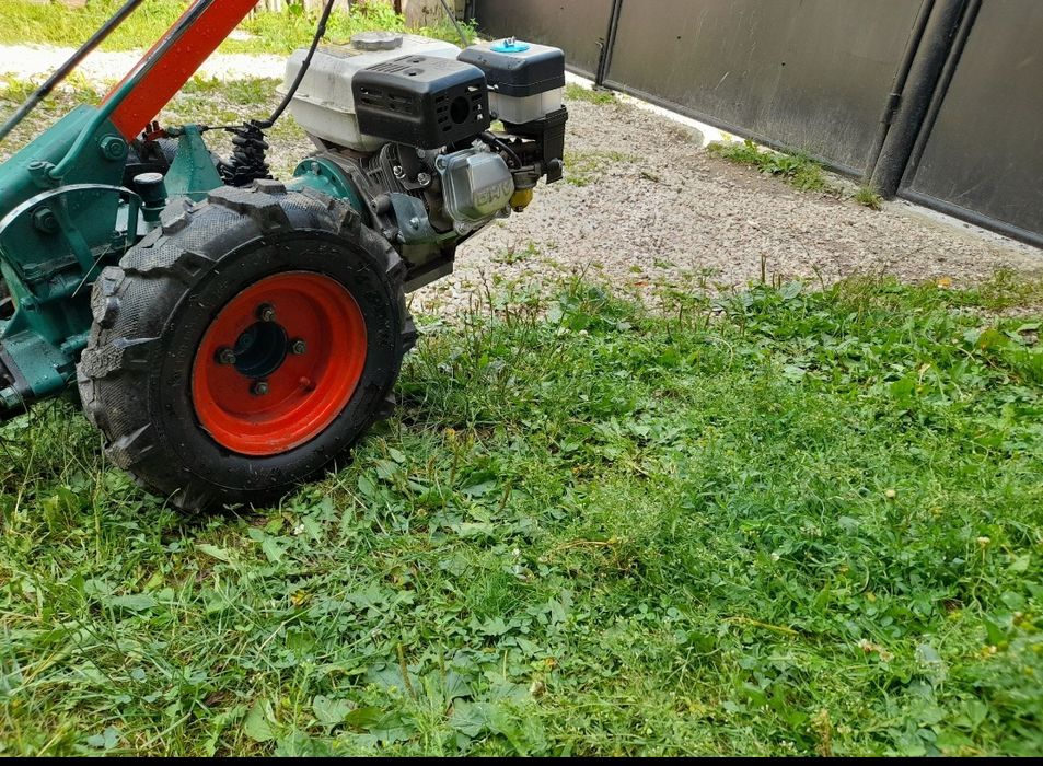 Motocoasă pe roți cu lamă. - motor de 7CP, 4 timpi