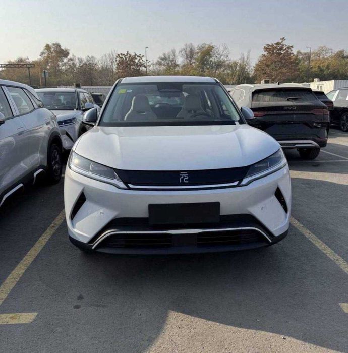 Byd yuan up elektor va gibrid barcha ranglaridan mavjud