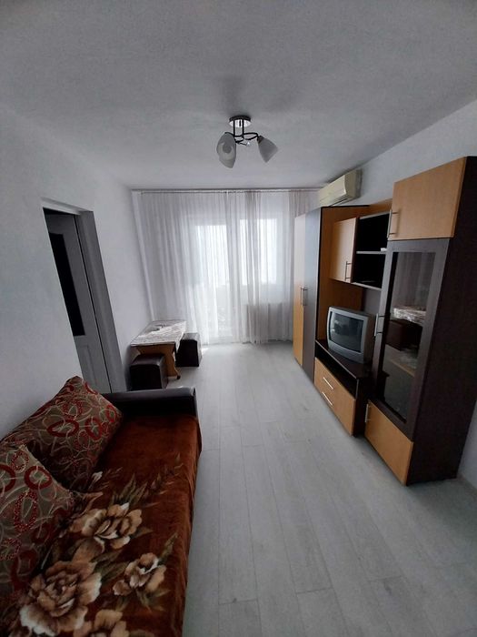Închiriez apartament cu 2 camere