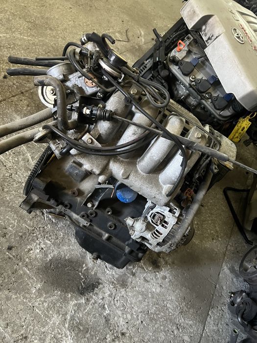 Двигатель на Mazda 2.0 FS трамблер 626 кронус