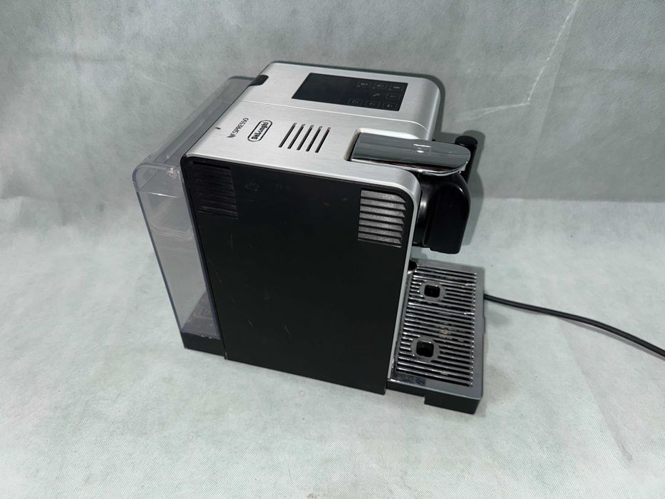 Кафемашина DeLonghi EN750 Lattissima  / 1400 W