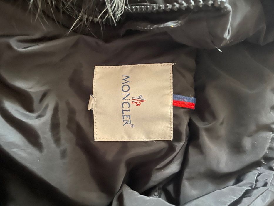 Оригинално яке на марката moncler