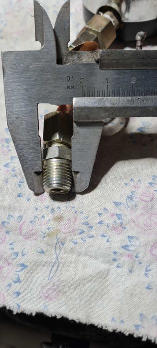 Продам манометр новый