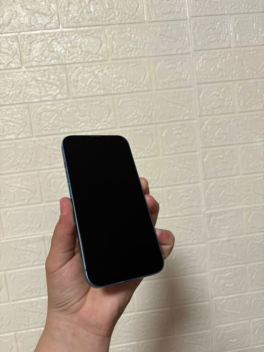 Продам IPhone 13