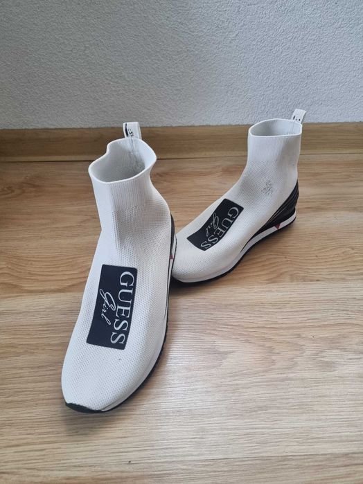 Оригинални обувки Guess, 36 номер