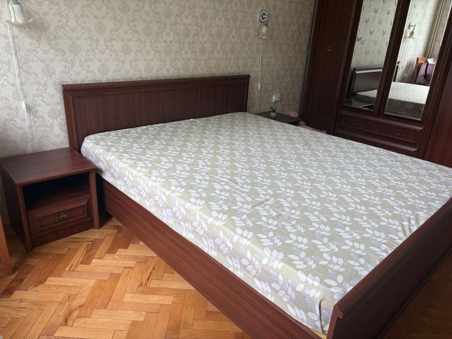 Легло + две нощни шкафчета