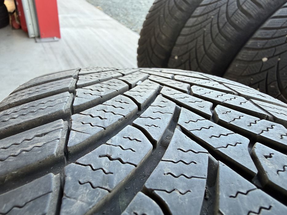 4бр. ОТЛИЧНИ Зимни Гуми С Борд 215/65R/16 **SEMPERIT** DOT:3224- 7.0мм.+6.2мм.