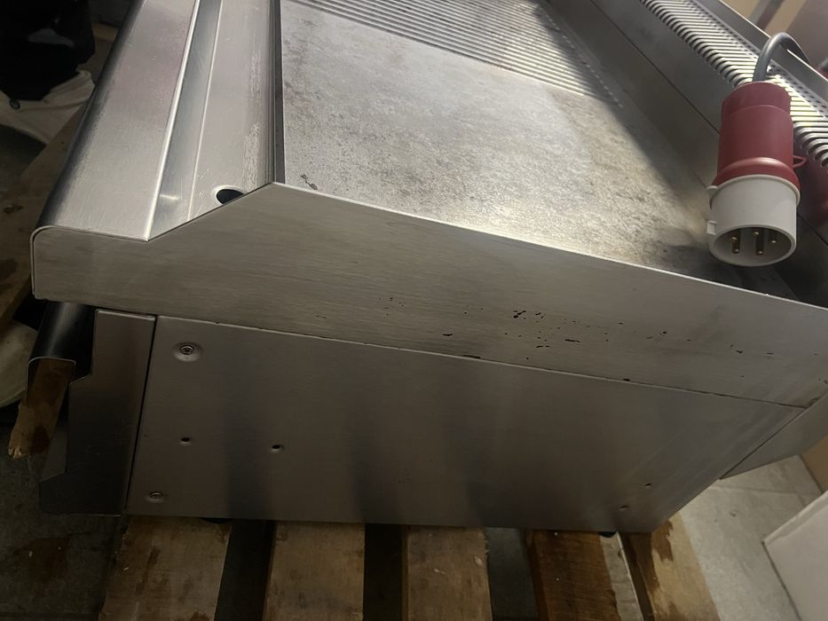 Скара тип плоча , половин плоска и половин оребрена