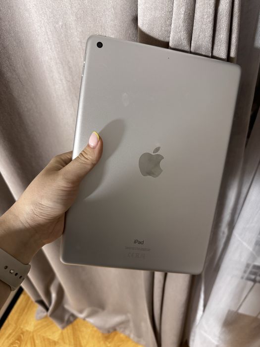 IPad 8, 32gb с ручкой.