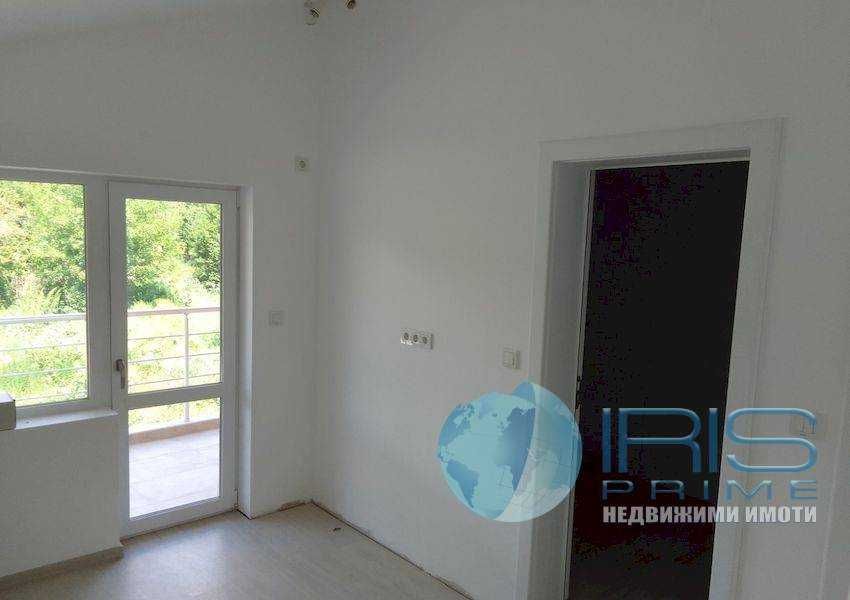 Къща с двор /НС/, с.Хан Крум