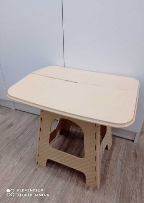 Продам столик складной . Детский.