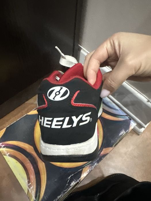 Кроссовки на роликах