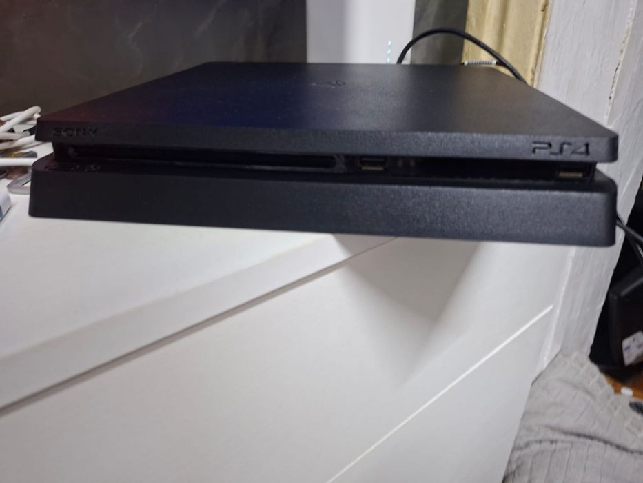Продам PS4 Slim 1TB