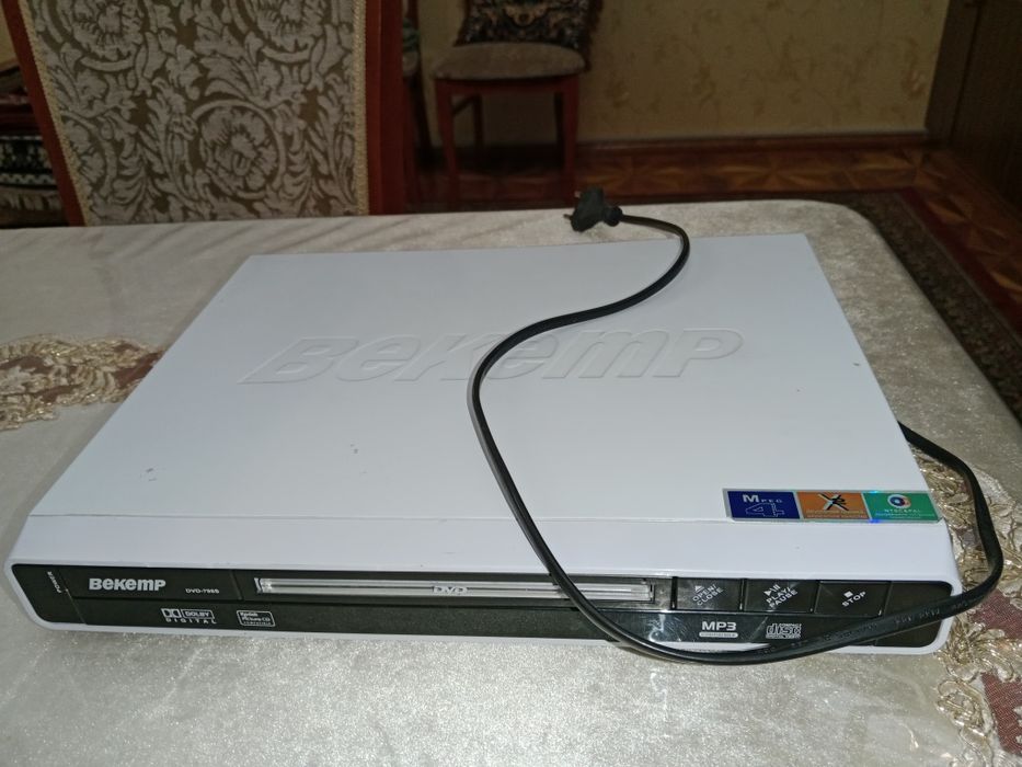 BEKEMP, DWD Pleer, MP3 Compatible, DISC Digital Video, DOLBY Digital.,